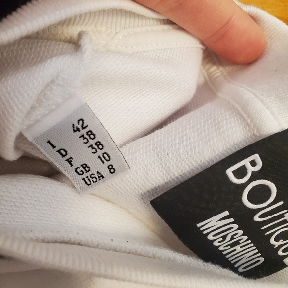 Boutique Moschino white & black 3/4 sleeves top. Bow print. Crop. Size 8. - Picture 5 of 11